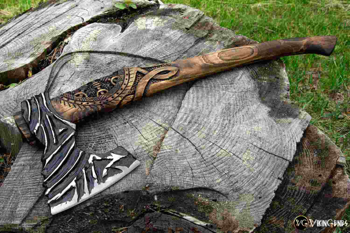 Forged steel axe with Agishyalm engraving
